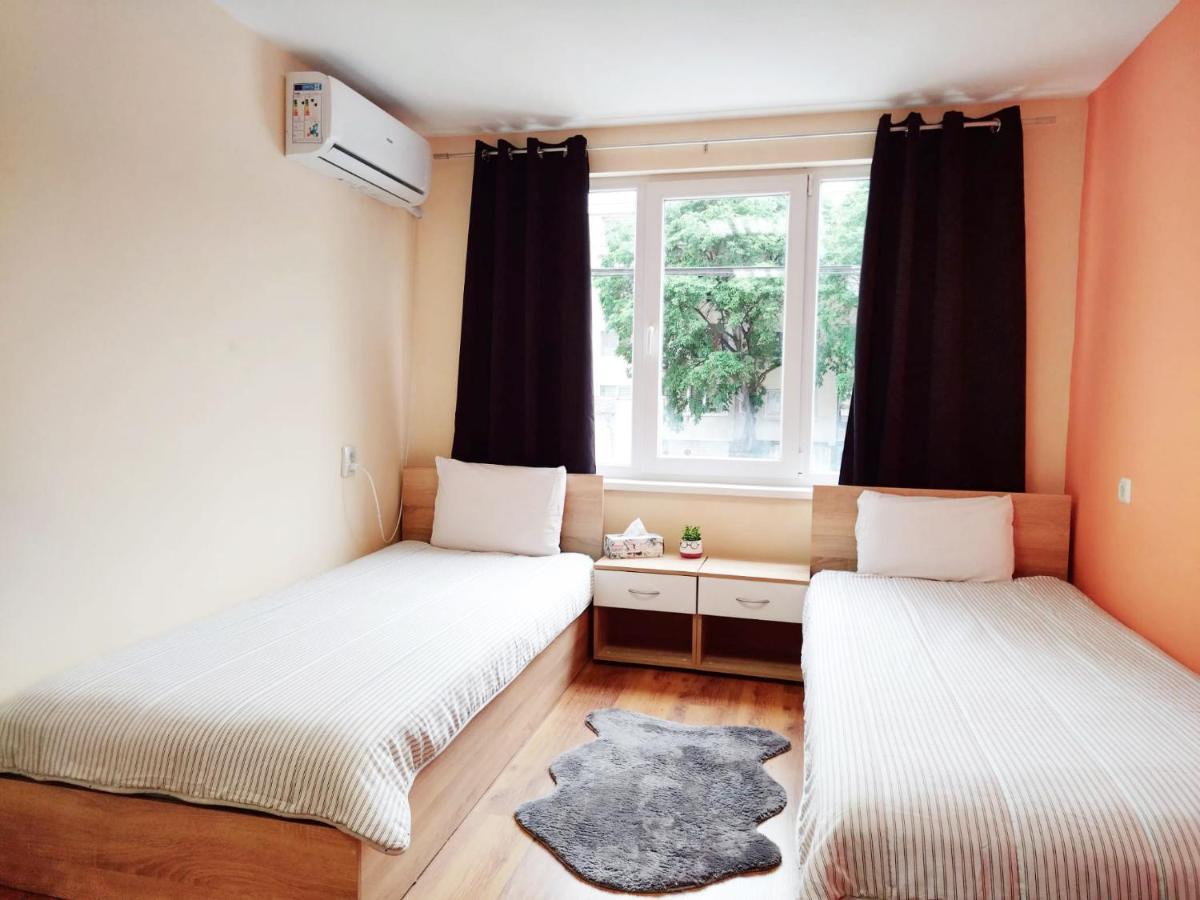 Roma Albergue Varna Exterior foto