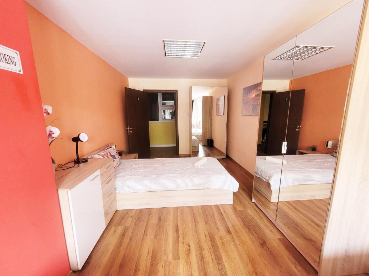 Roma Albergue Varna Exterior foto