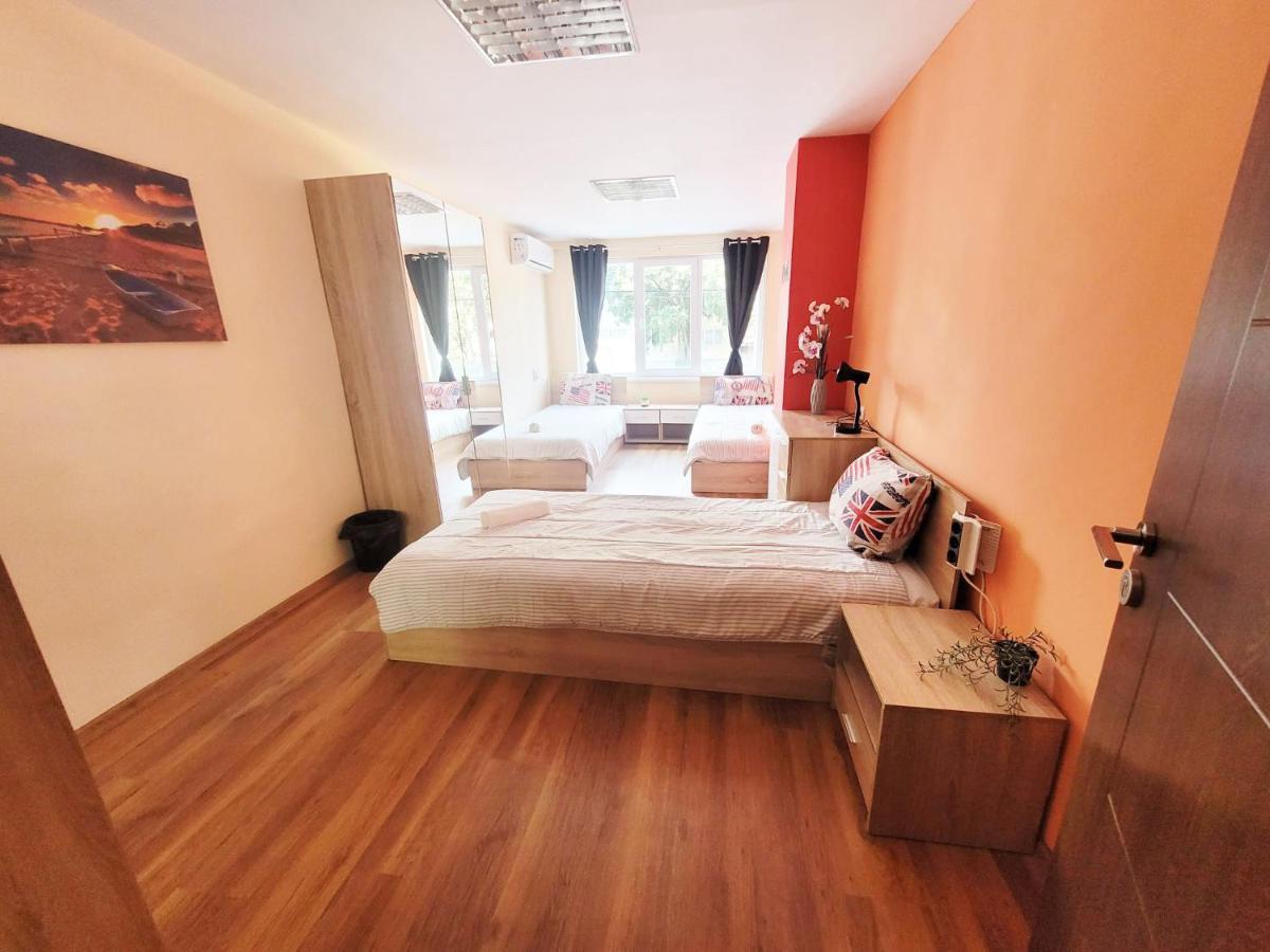 Roma Albergue Varna Exterior foto
