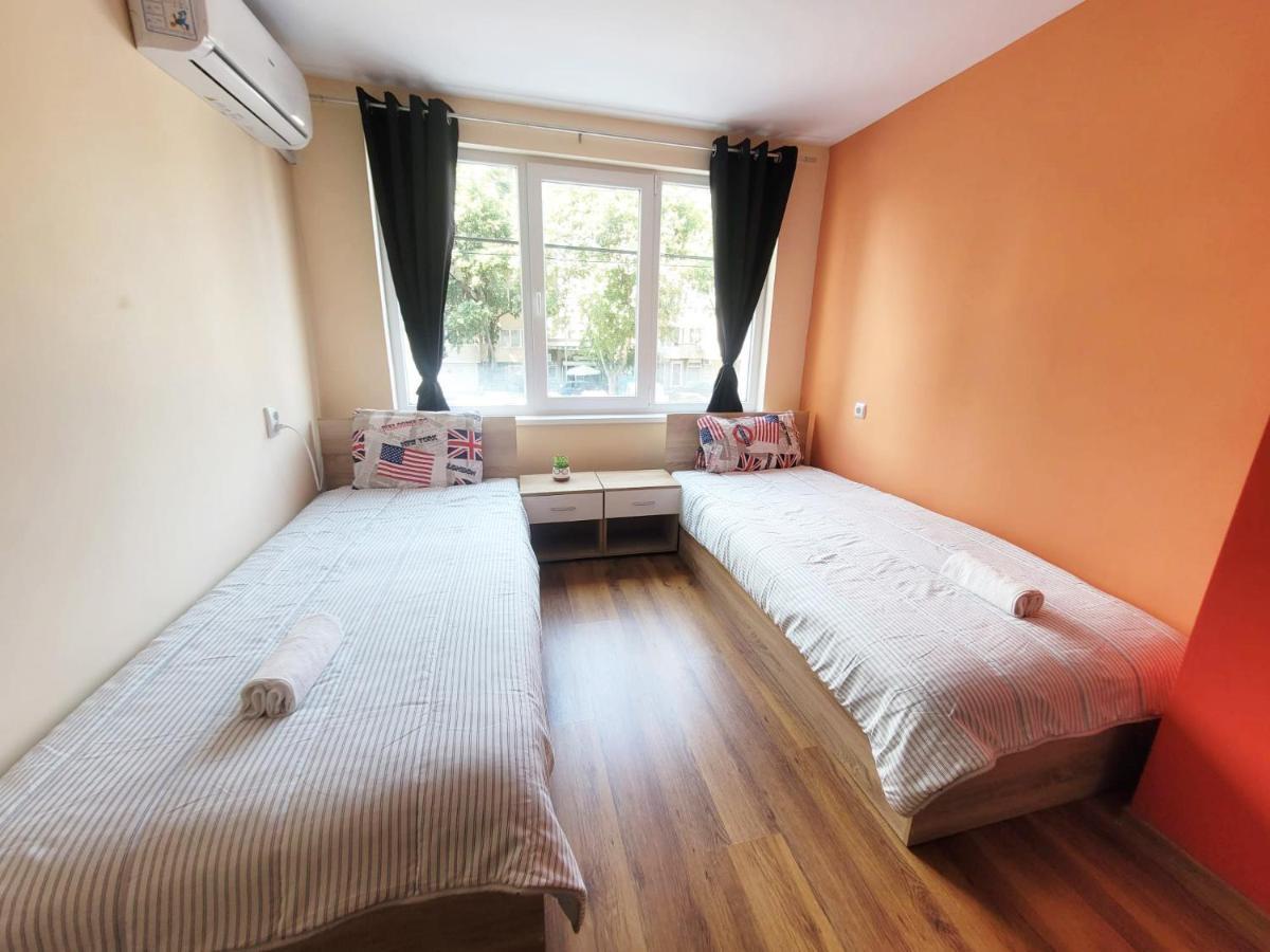 Roma Albergue Varna Exterior foto