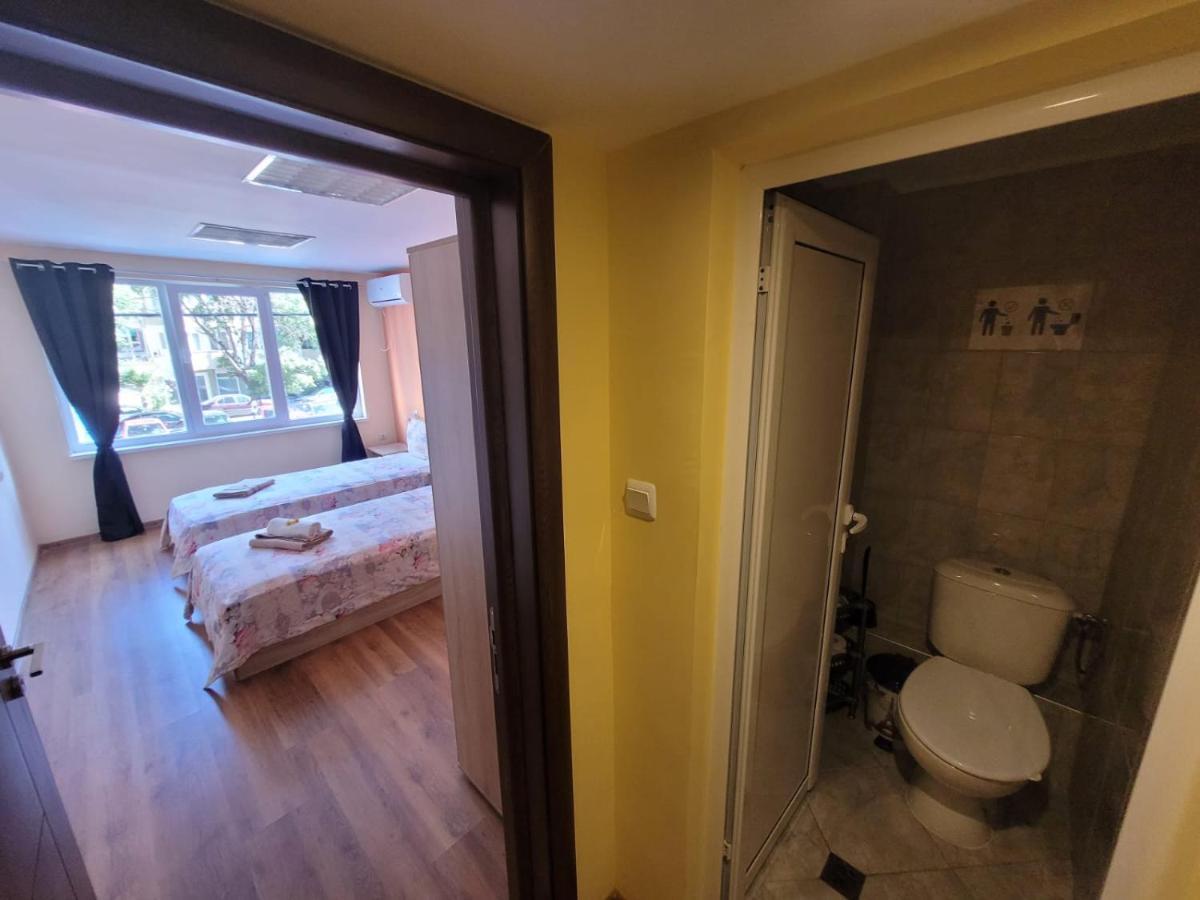 Roma Albergue Varna Exterior foto
