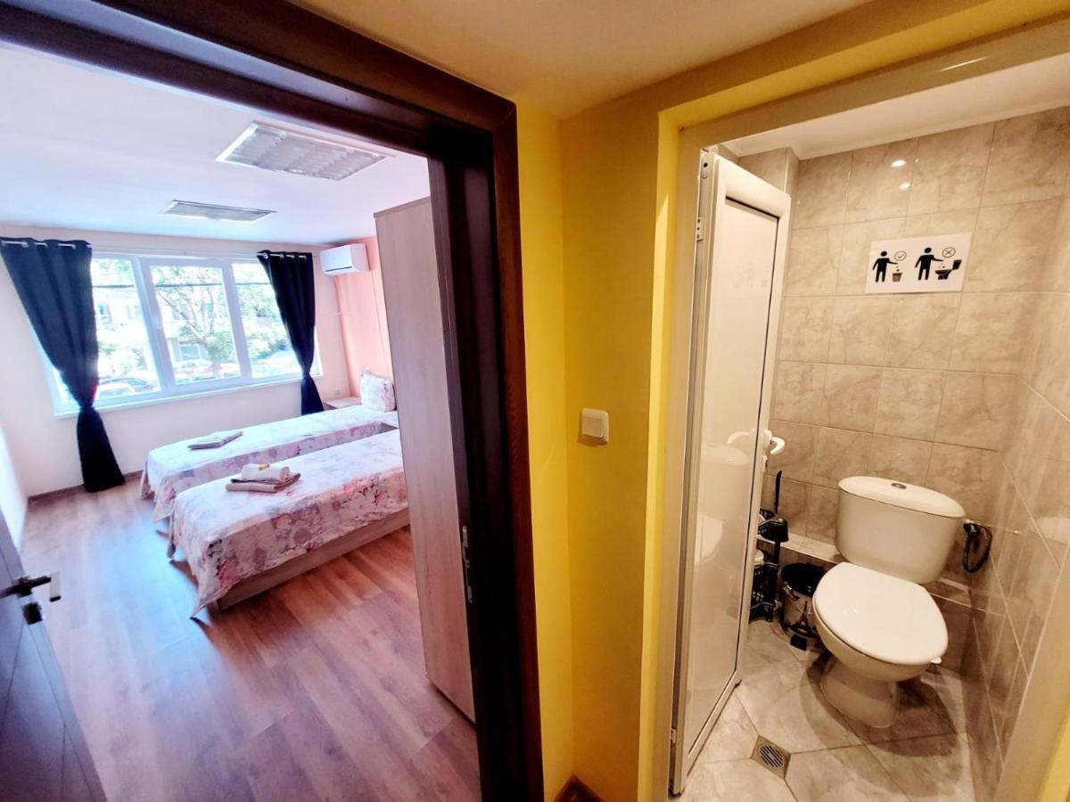 Roma Albergue Varna Exterior foto