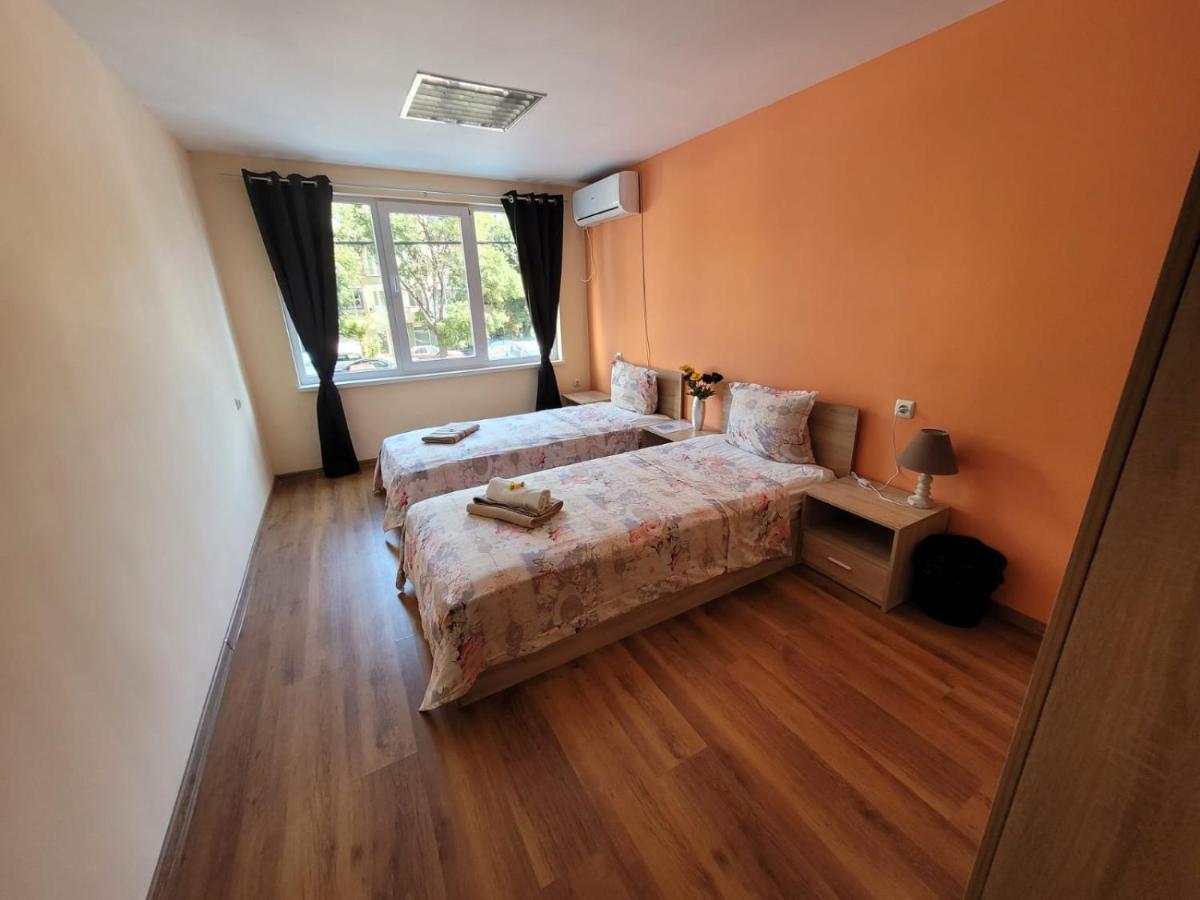 Roma Albergue Varna Exterior foto