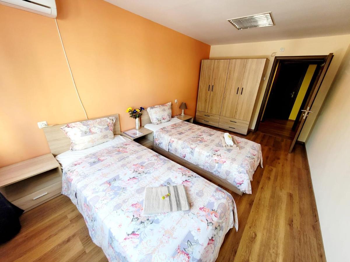 Roma Albergue Varna Exterior foto